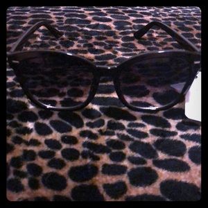 SAMPLE SALE!  Black w/Trendy Flat Lens in Smoke